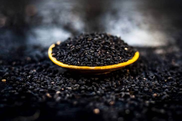 Czarnuszka jest stosowana w lecznictwie ze względu na moc witamin i minerałów oraz lecznicze właściwości.