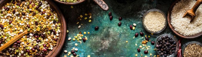 Aflatoksyny w orzechach, ziarnach zbóż, ziarnach ryżu, kukurydzy, nasionach - trująca żywność.