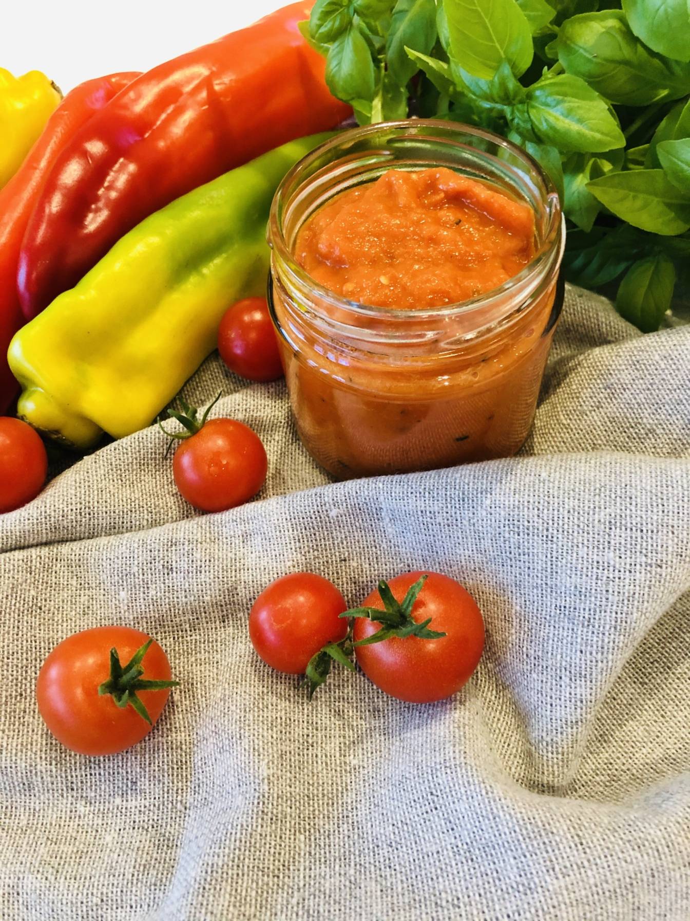 Przepis na domowy ajvar - pasta warzywna na kanapkę.