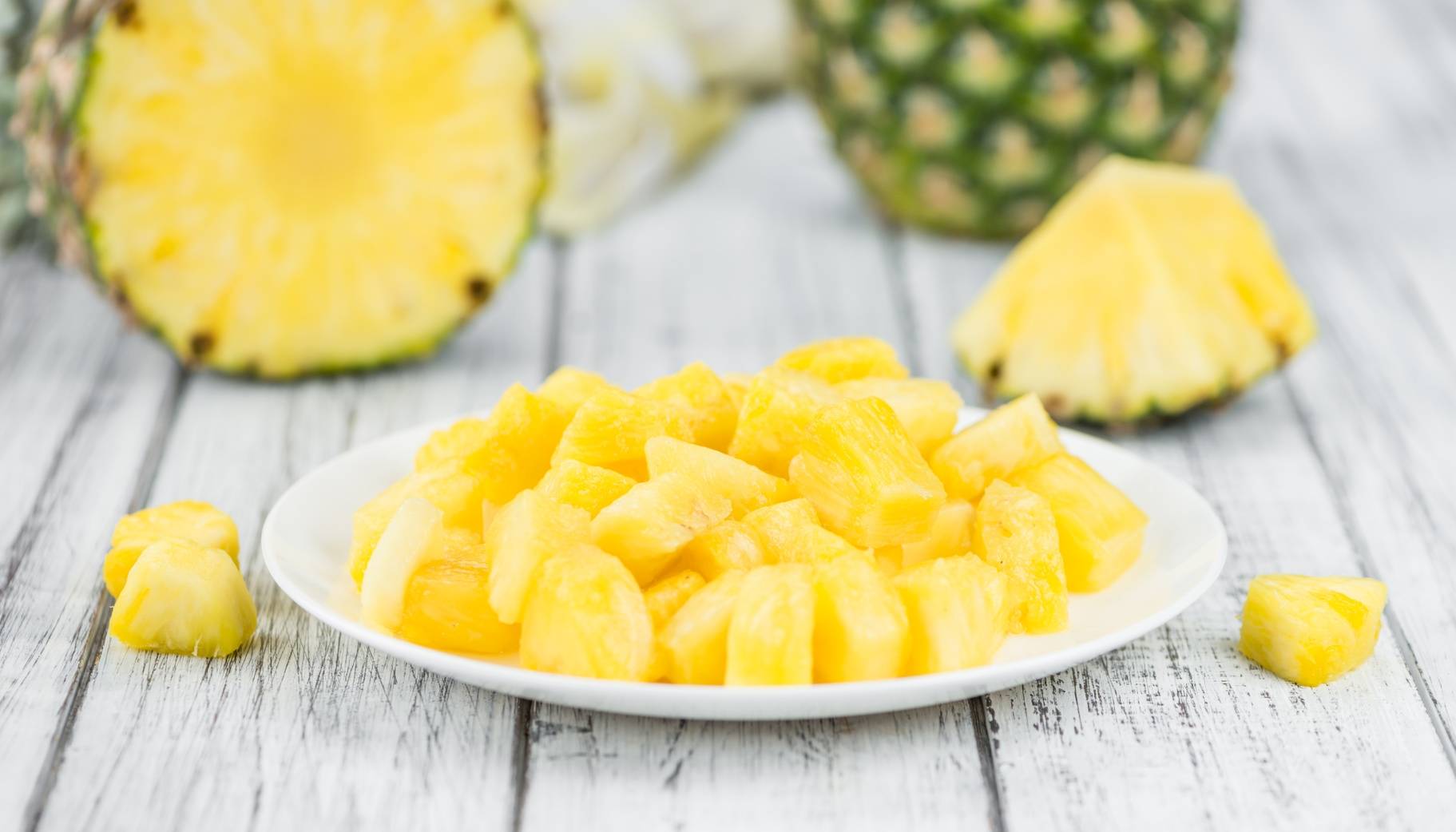 Ananas - jakie ma właściwości, wartości odżywcze i jak go jeść, aby był najzdrowszy?
