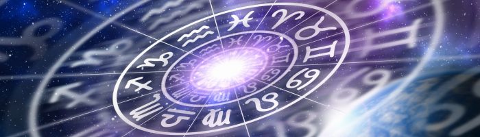 Astrologia w medycynie i filozofii chińskiej. Horoskop ze znakami zodiaku na fioletowo-granatowym tle.