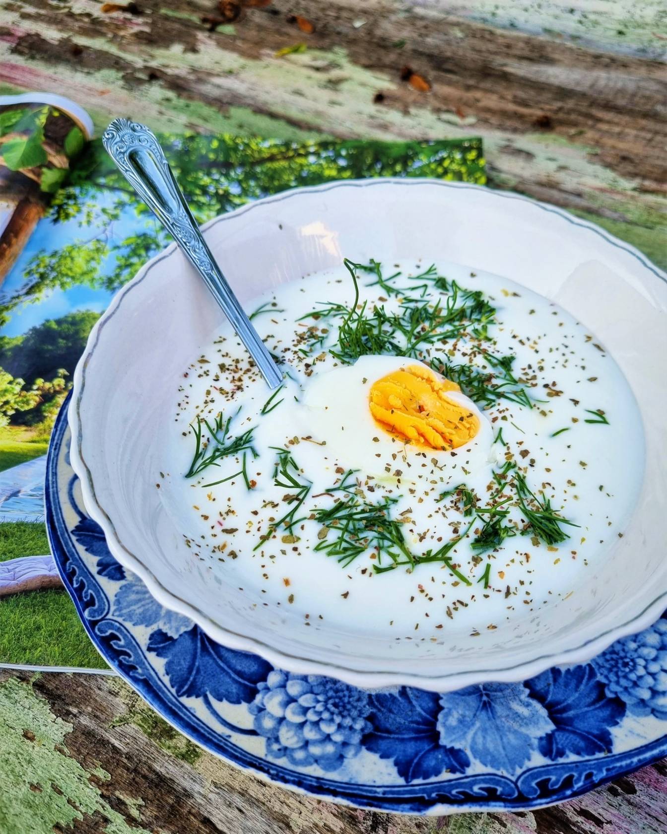 Andaluzyjski chłodnik ajo blanco podkręcony odrobiną musztardy - przepis na chłodnik na lato.
