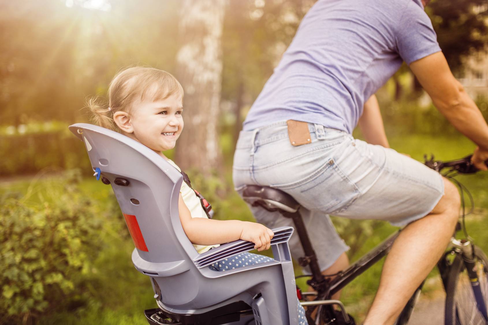 Jazda na rowerze z dzieckiem - na co zwrócić uwagę i jak zadbać o bezpieczeństwo?