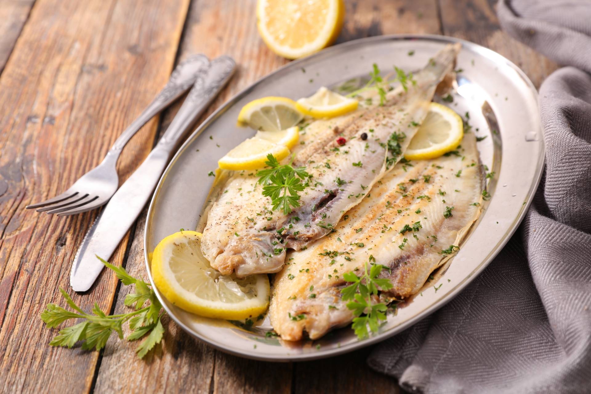Dieta przeciwgrzybicza - jak leczyć kandydozę, czyli grzybicę układu pokarmowego? grillowana ryba saute z cytryną.