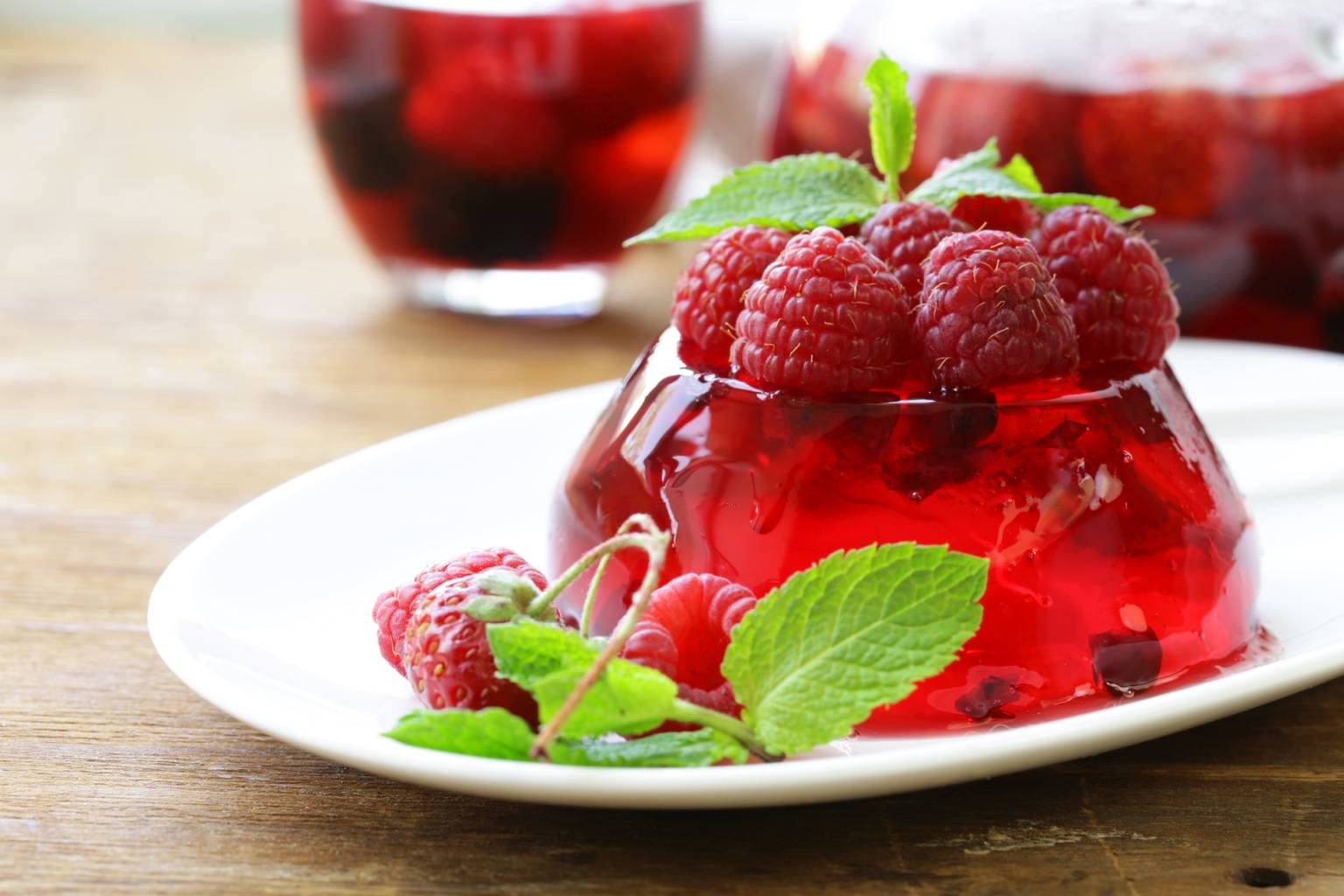 Galaretka owocowo-miętowa. Przepisy na zdrowe desery dla dzieci.