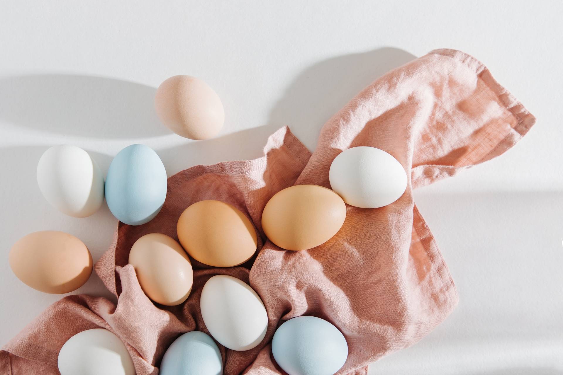 Jajka faszerowane - przepisy na święta wielkanocne.