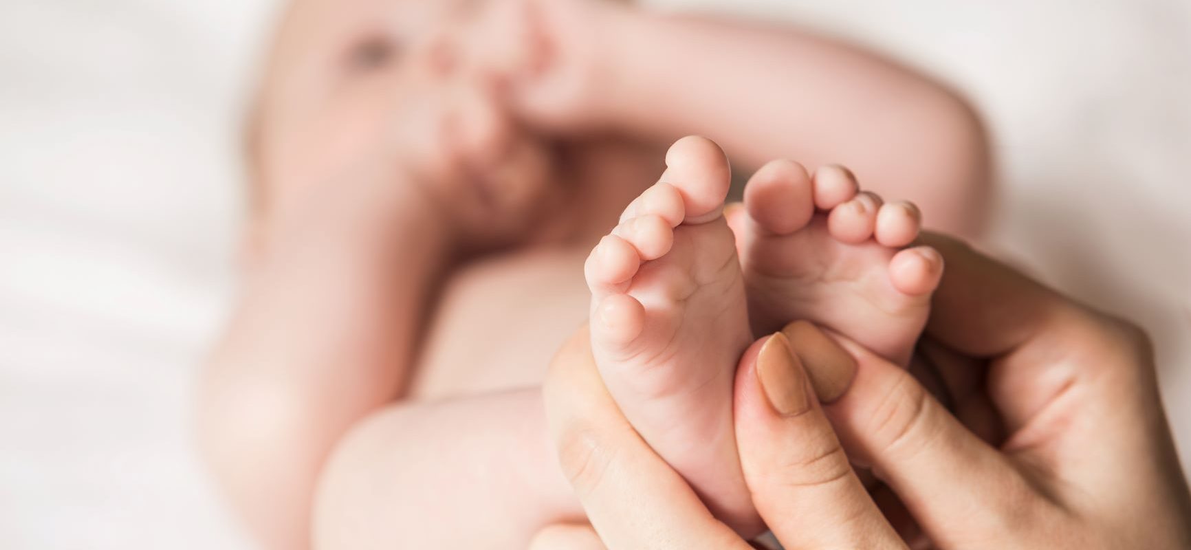 Jak masować niemowlę, aby stymulować jego rozwój?