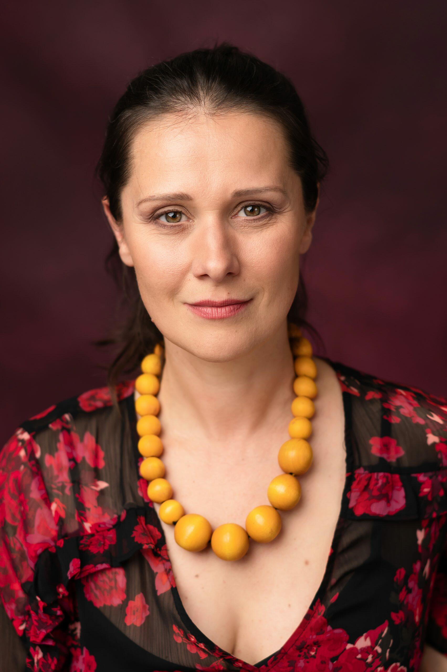 Joanna Caffo - Psycholog i psychoterapeutka pracująca w nurcie psychologii procesu. Współtworzy (prowadząc psychoterapię i warsztaty) Plodnik.pl, wspierający w problemach z trudną płodnością. Praktykuje w Polsce i we Francji.