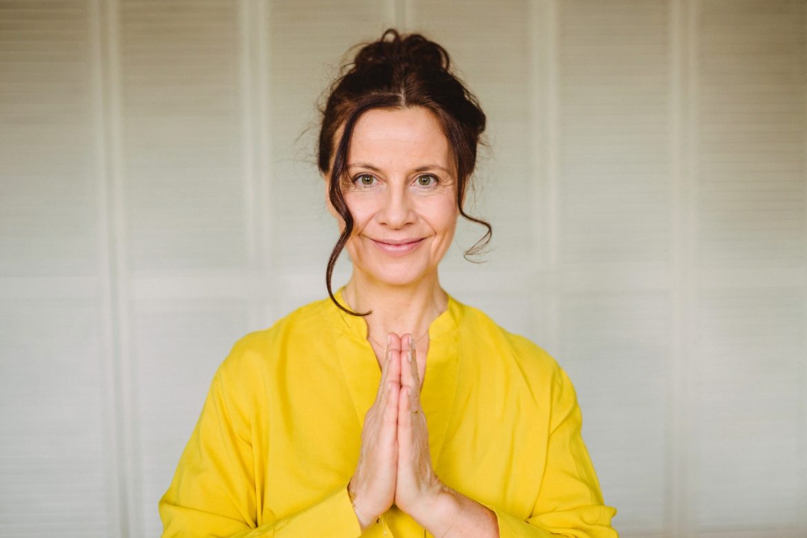 Kasia Bem - nauczycielka jogi i medytacji, blogerka, autorka książek „Happy Detoks” i „Happy uroda”, organizatorka warsztatów wyjazdowych. Posiada zaszczytny tytuł Master of Yoga, przyznany w systemie jogi według Sivanandy