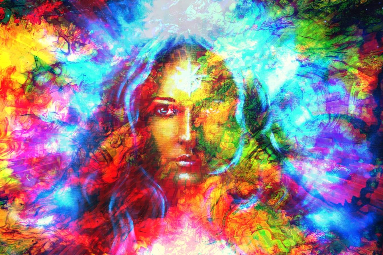 Koloroterapia - na czym polega leczenie kolorami? Czym dokładnie jest chromoterapia? Ilustracja graficzna przedstawiająca portret kobiety w otoczeniu psychodelicznych mocno nasyconych barw.