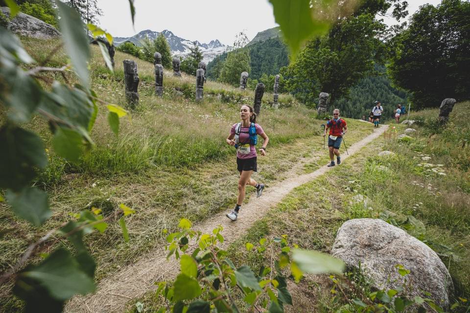 Maraton du Mont Blanc - uczestnicy na trasie.