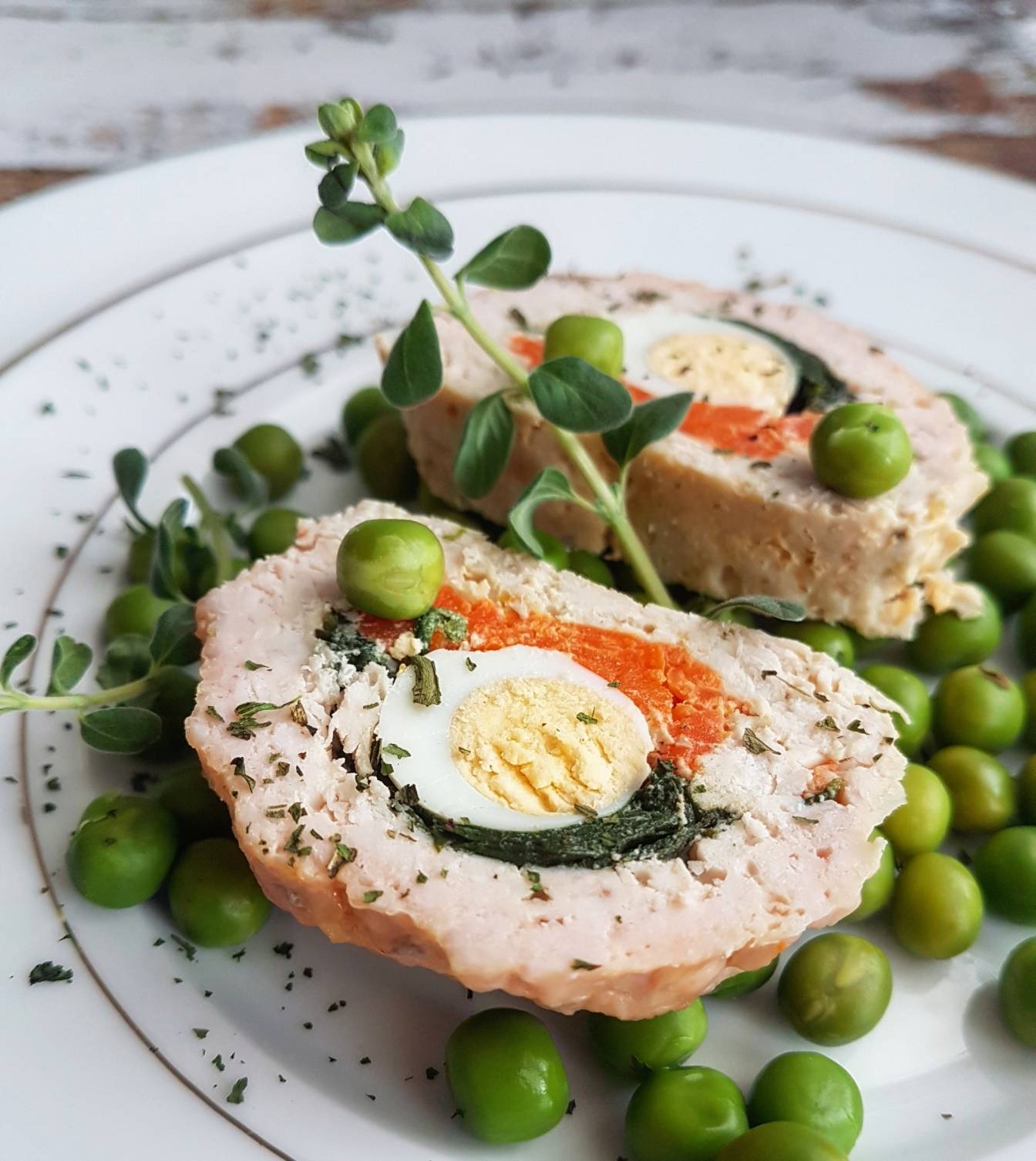 Pulpeciki z kolorową wkładką i jajkiem niespodzianką - przepisy na Wielkanoc Agnieszki Żelazko.