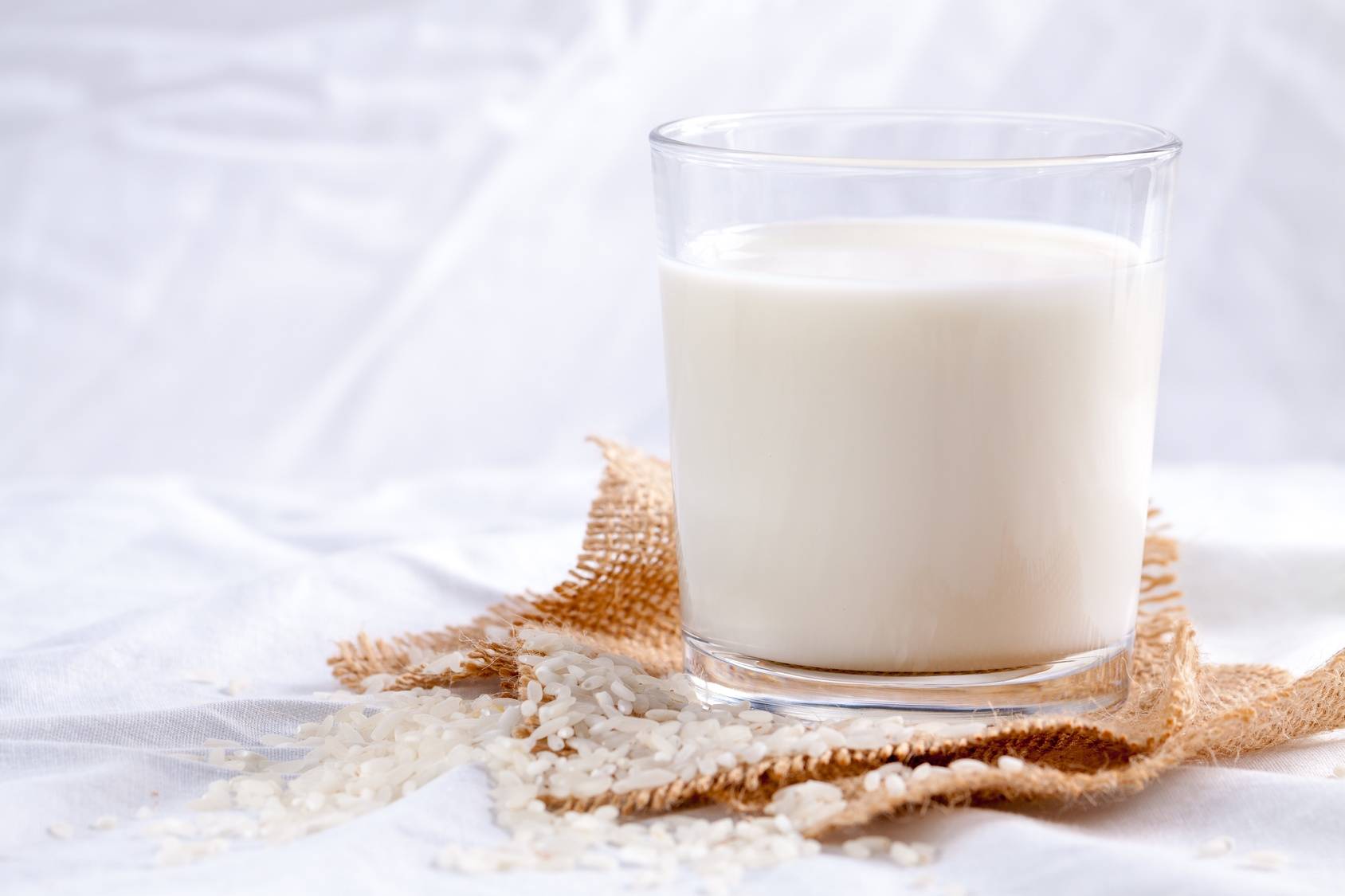 Mleko ryżowe - mleko roślinne dla wegan i osób z nietolerancją laktozy.