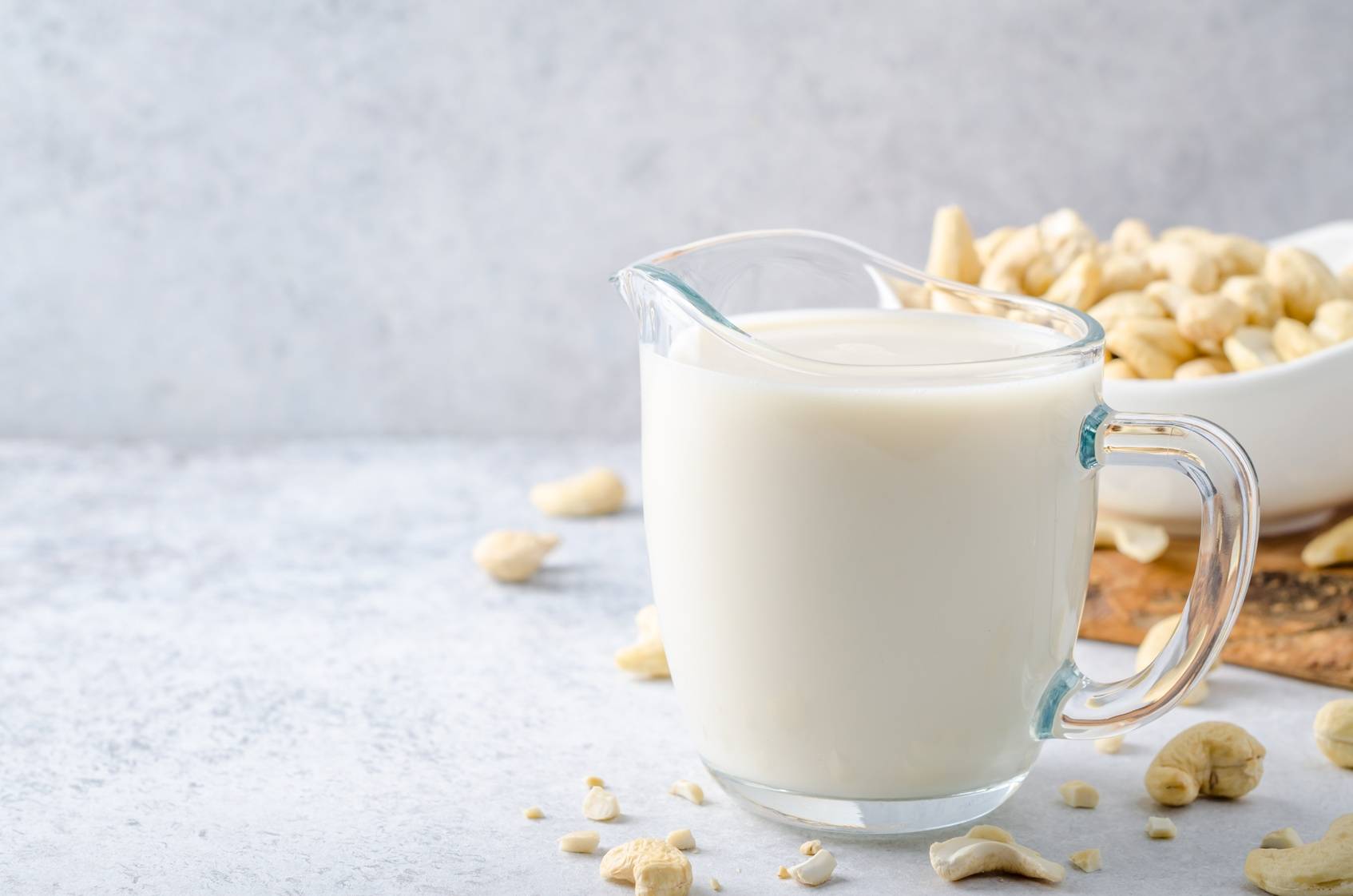 Mleko z orzechów nerkowca - mleko roślinne dla wegan i osób z nietolerancją laktozy.