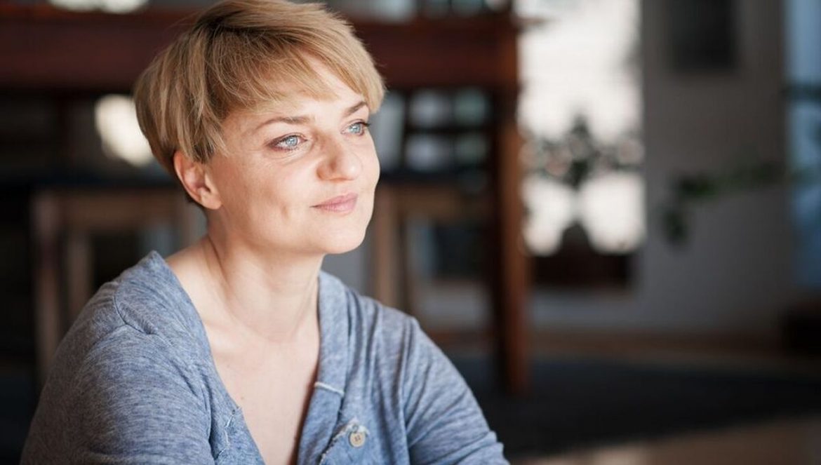 Natalia de Barbaro - portret. Jak być dobrą dla siebie, czyli czuła przewodniczka rusza w świat.