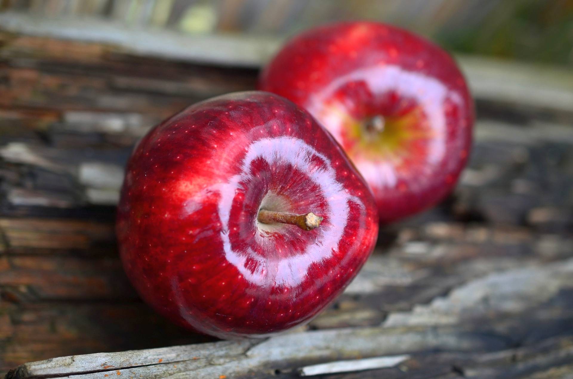 Jak myć jabłka? Jak pozbyć się chemicznych utrwalaczy ze skórki?
