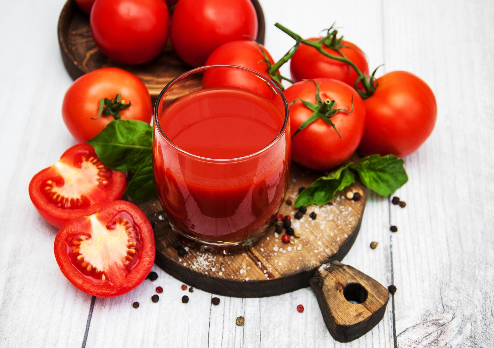 Sok pomidorowy - dlaczego warto go pić?