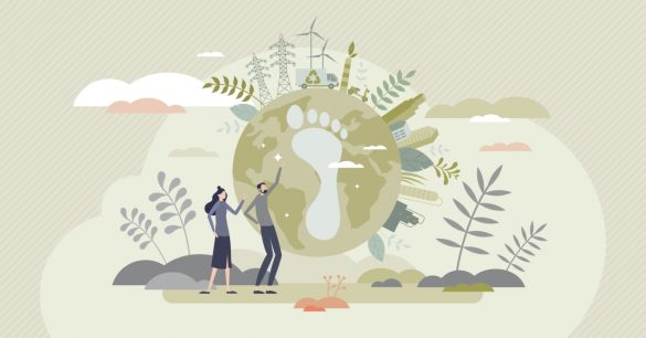Czym jest ślad węglowy i idea less waste? Ilustracja przedstawiająca koncept śladu węglowego - zielona stopa na planecie porośniętej drzewami, obok stoją kobieta i mężczyzna.