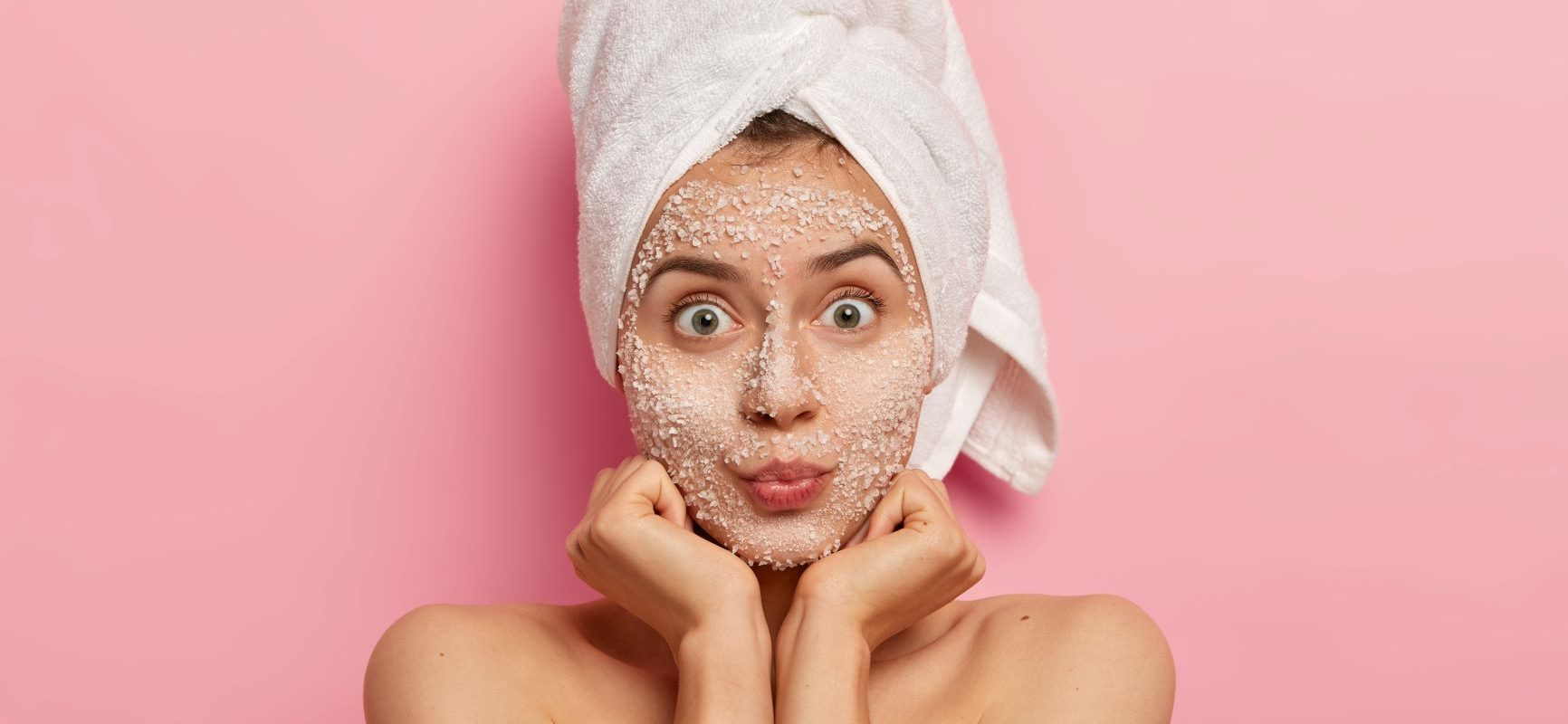 Sól - wszechstronny kosmetyk do pielęgnacji do twarzy i ciała. Przepisy na domowe kosmetyki do ciała DIY z solą.