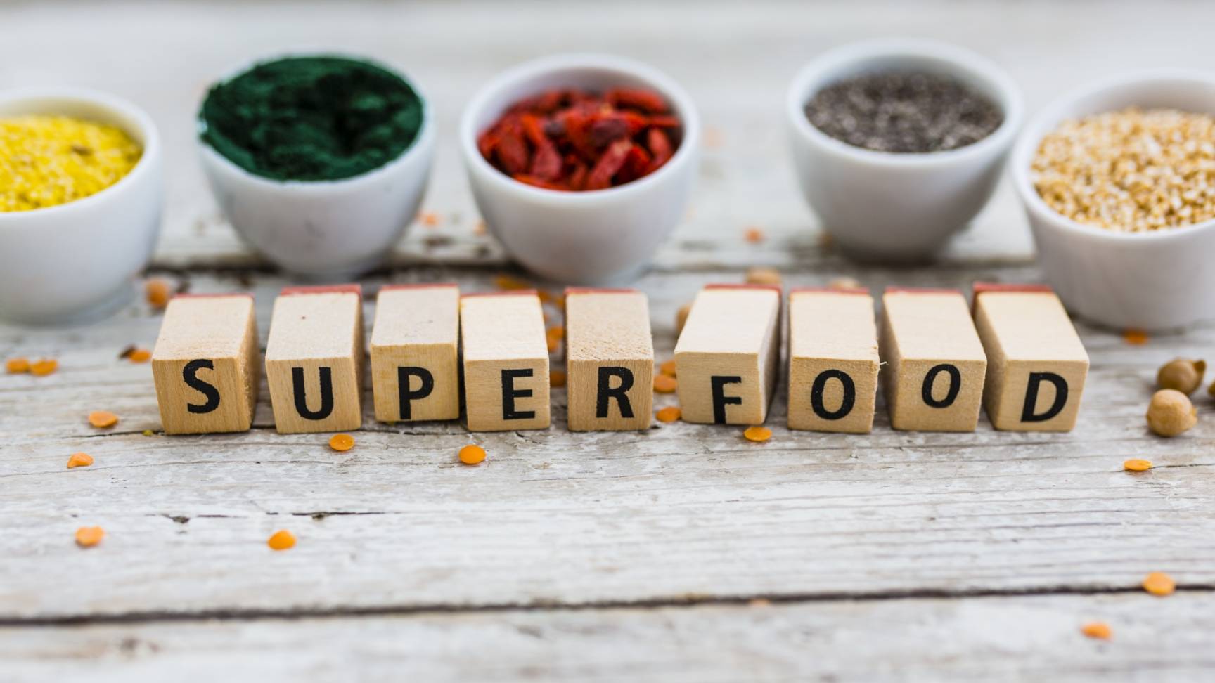 Czy superfood to superżywność czy supermarketing? Sprawdź, które produkty superfoods są warte uwagi.