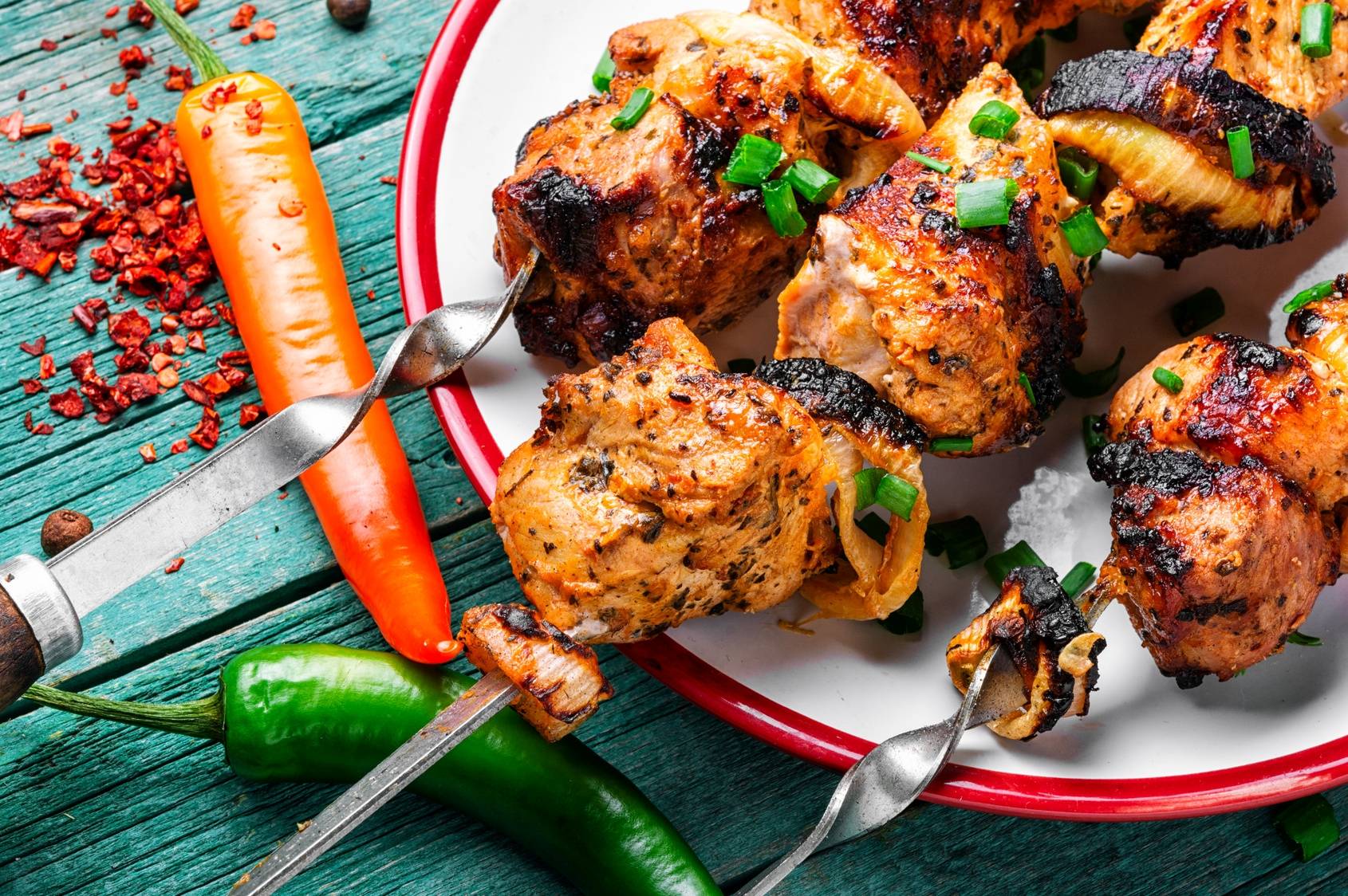 Szaszłyki z grilla - czy grillowanie jest zdrowe i bezpieczne?