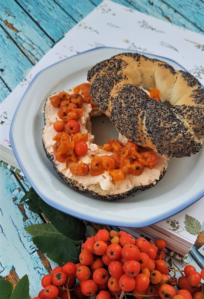 smażona jarzębina z dodatkiem miodu i cynamonu