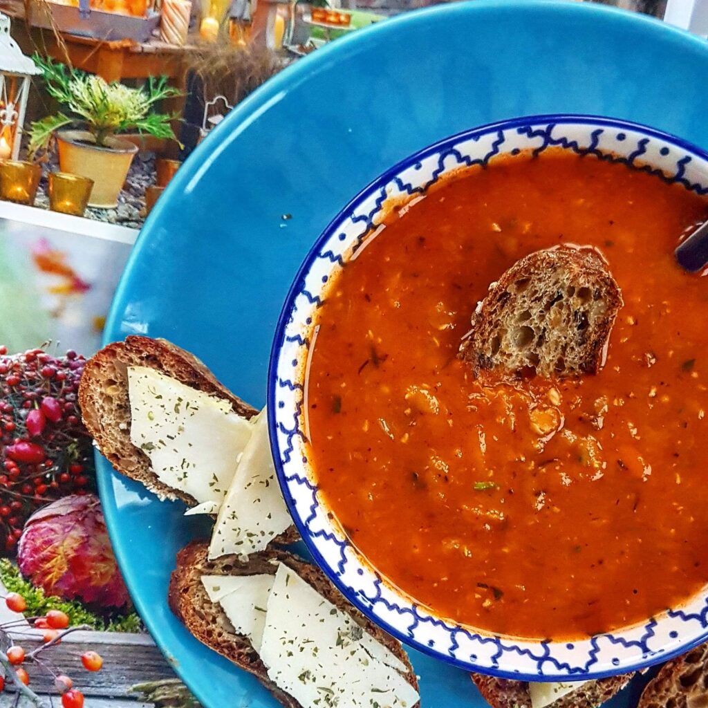 Zupa z soczewicy z pieczoną papryką i pomidorami